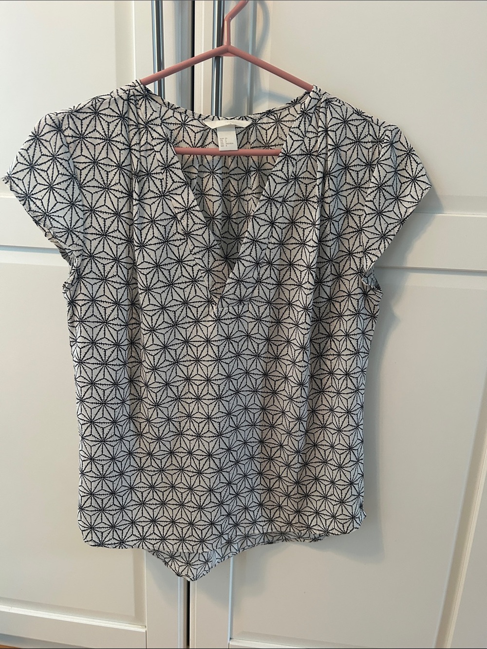 H&M Black & White Geometric Cap Sleeve Blouse